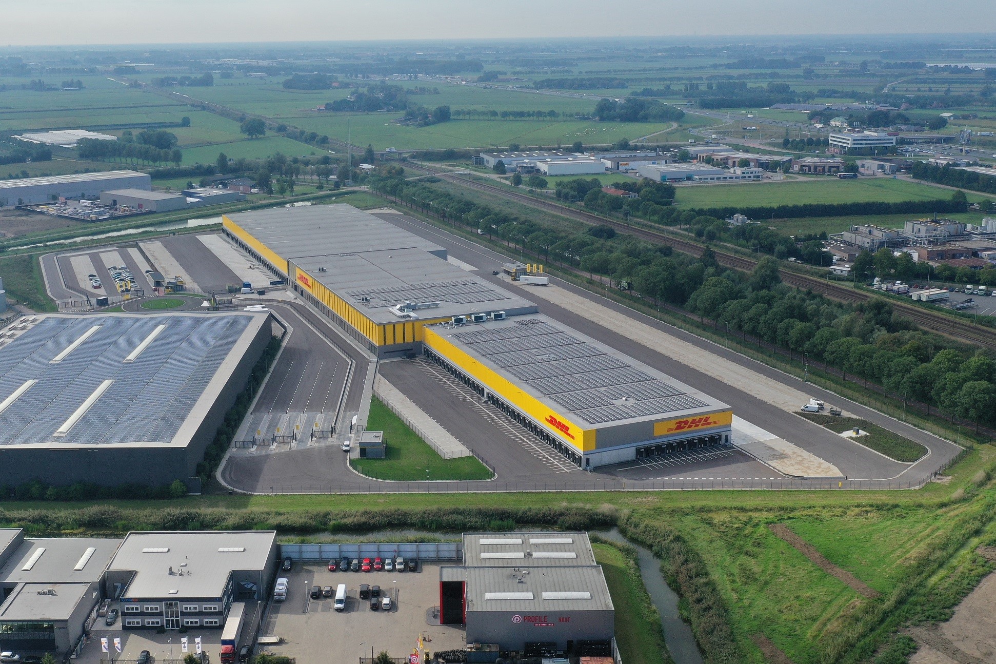 DHL Parcel Hub Zaltbommel dronebeeld