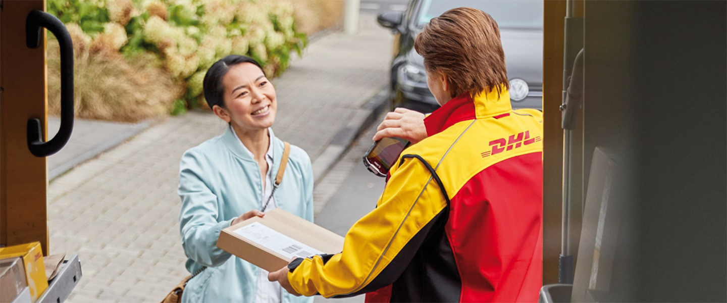 Pakket meegeven aan de bezorger
